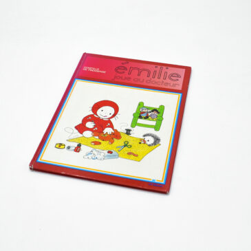 Émilie joue au docteur